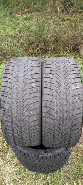 Гуми Зимни 225/45R17, снимка 1 - Гуми и джанти - 47285473