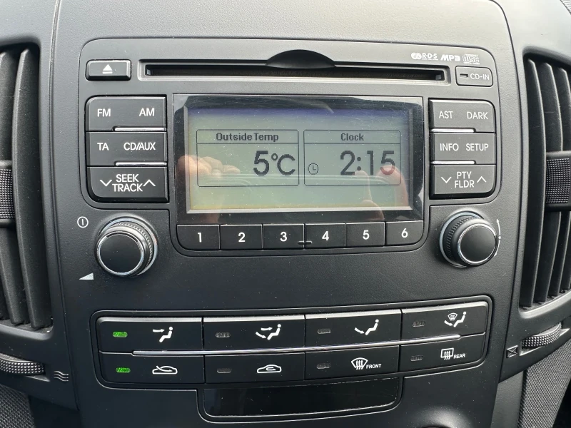 Hyundai I30 1.6CRDI* REALNI KM* , снимка 12 - Автомобили и джипове - 49864316