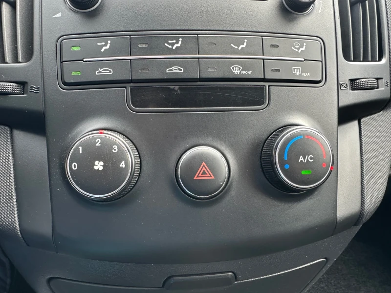 Hyundai I30 1.6CRDI* REALNI KM* , снимка 13 - Автомобили и джипове - 49864316