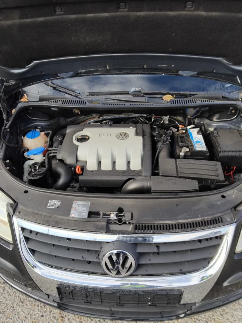 VW Touran 1.9Tdi , снимка 9 - Автомобили и джипове - 52069165