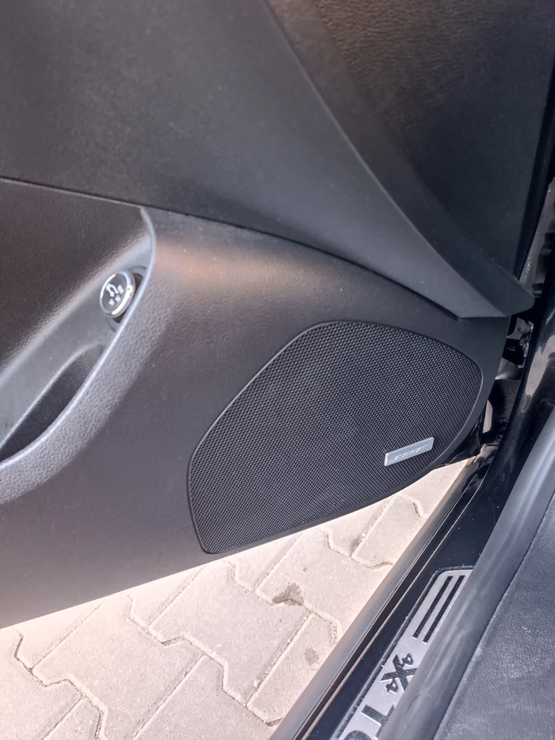 Opel Insignia, снимка 13 - Автомобили и джипове - 52403722