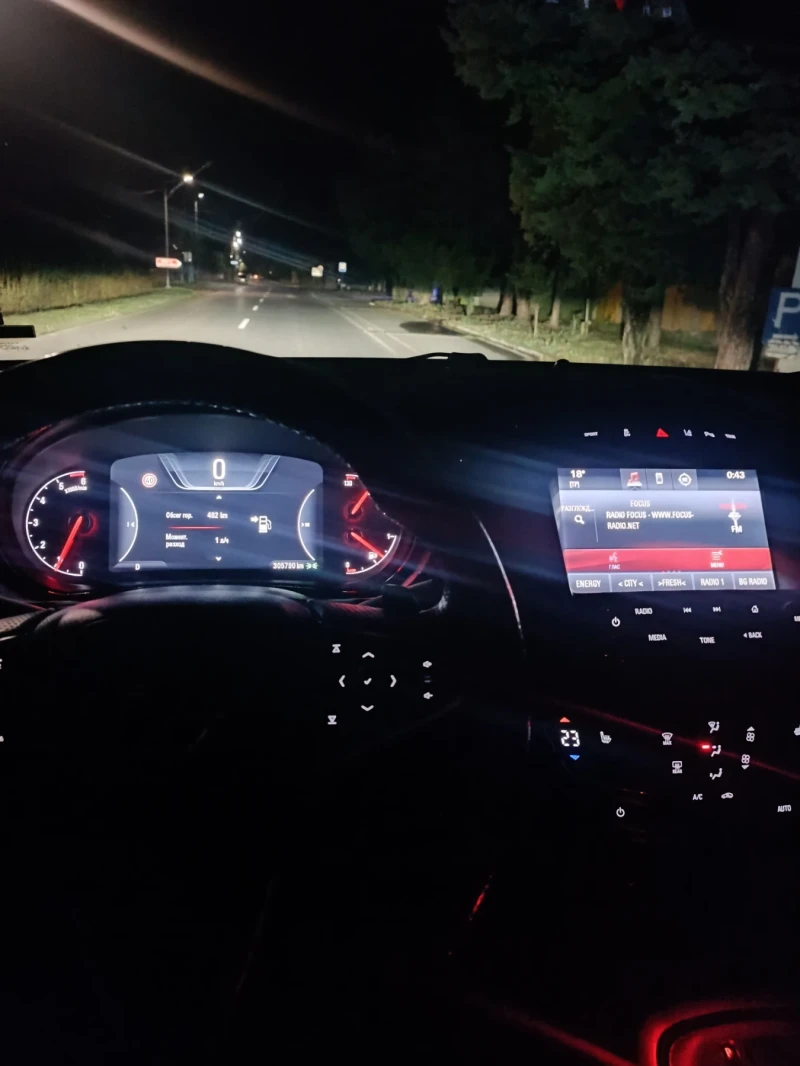 Opel Insignia, снимка 8 - Автомобили и джипове - 52403722