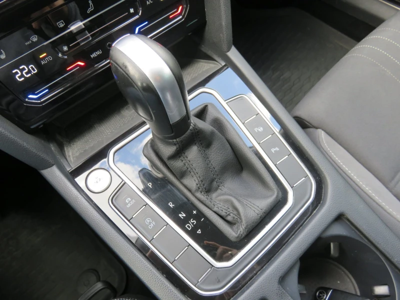 VW Passat 2.0TDI SCR 4MOT DSG, снимка 11 - Автомобили и джипове - 52414782