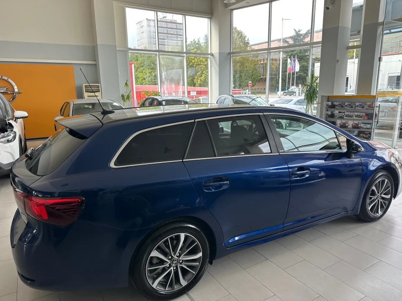 Toyota Avensis 1.8 Valvematic, снимка 5 - Автомобили и джипове - 52056238