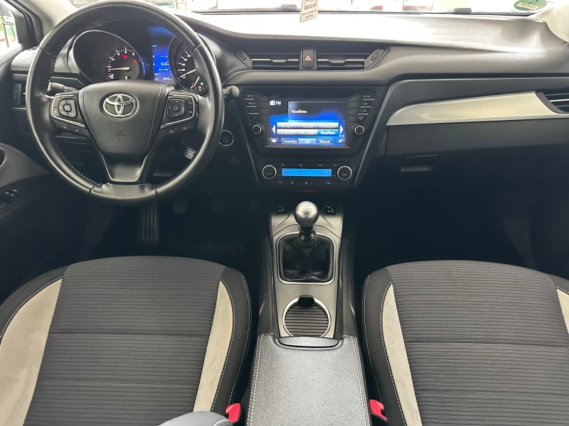 Toyota Avensis 1.8 Valvematic, снимка 9 - Автомобили и джипове - 52056238