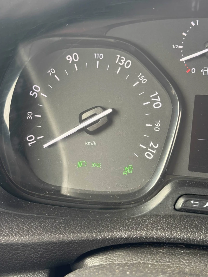 Citroen Jumpy Товарен/Камера/Мъртва точка/Автопилот/Навигация, снимка 8 - Автомобили и джипове - 52594317