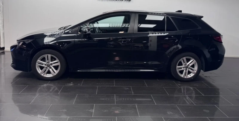 Toyota Corolla Touring Sports Hybrid Представителство Швеция, снимка 4 - Автомобили и джипове - 53300915