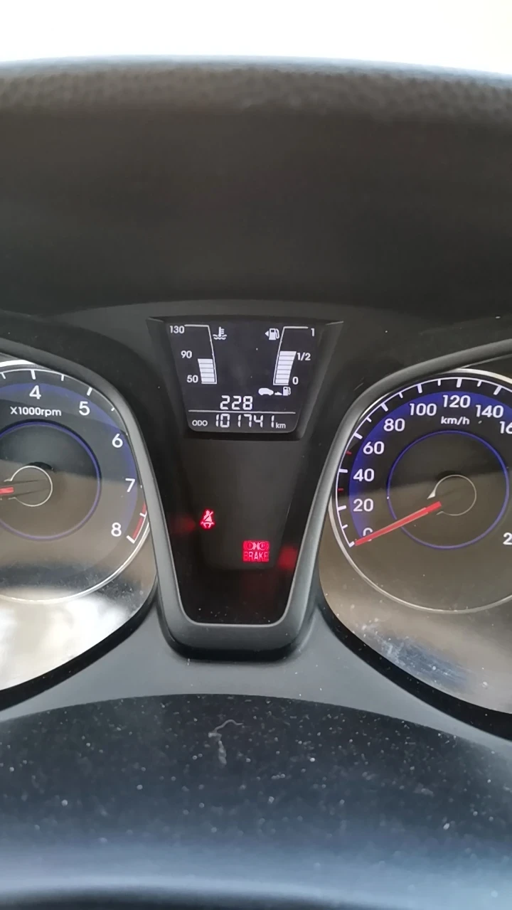 Hyundai Ix20, снимка 14 - Автомобили и джипове - 54113040