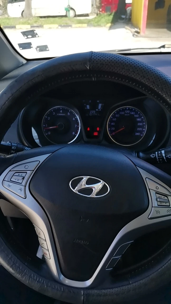 Hyundai Ix20, снимка 11 - Автомобили и джипове - 54113040