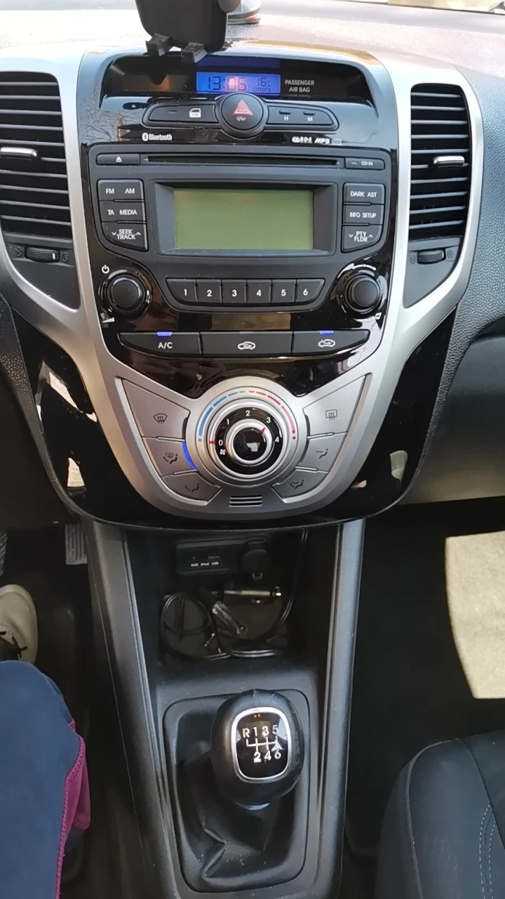 Hyundai Ix20, снимка 13 - Автомобили и джипове - 54113040