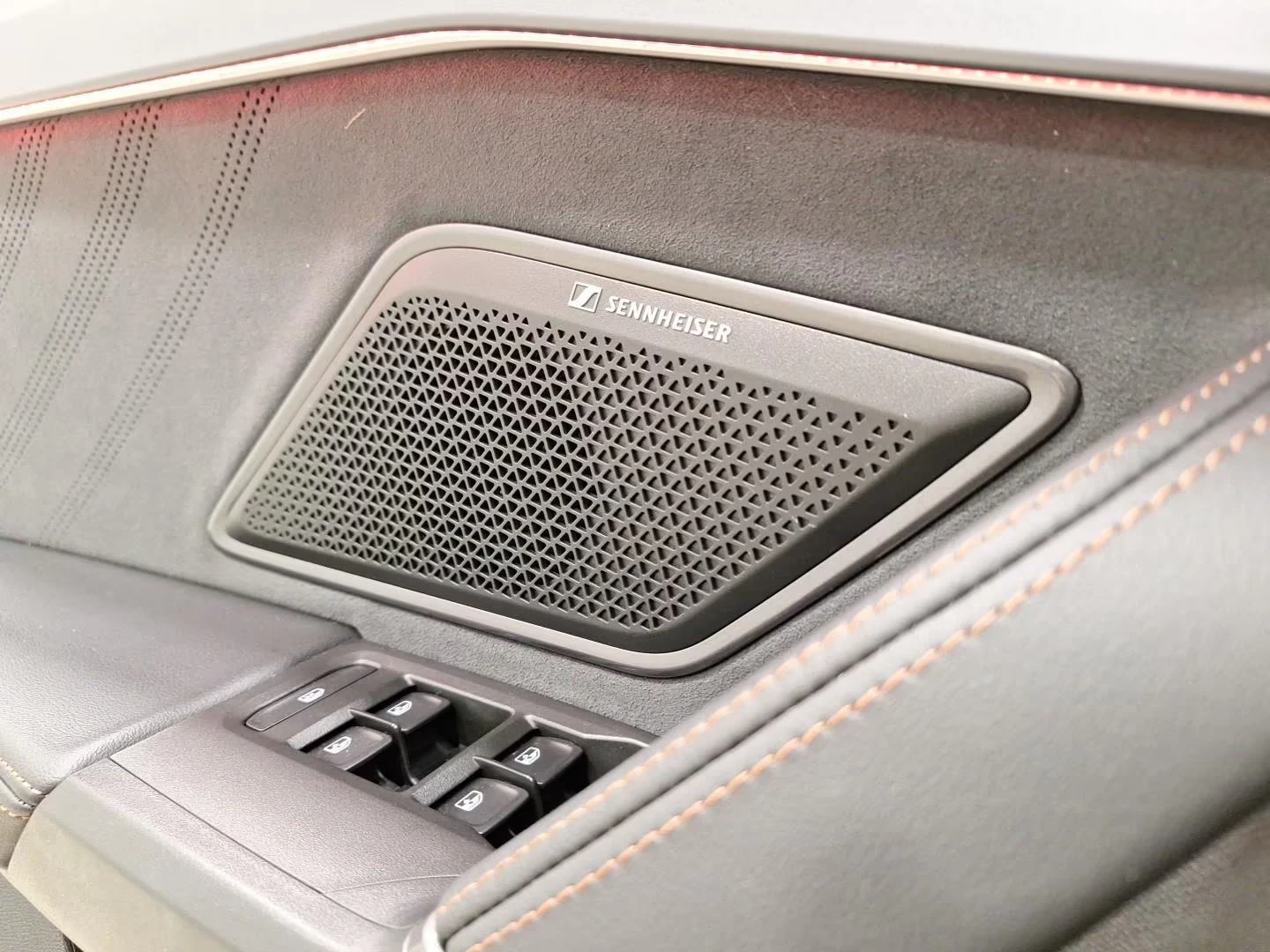 Cupra Formentor 2.0TSI/333HP/VZ/DSG/360/SENNHEISER/MEMO/942g, снимка 12 - Автомобили и джипове - 53894308