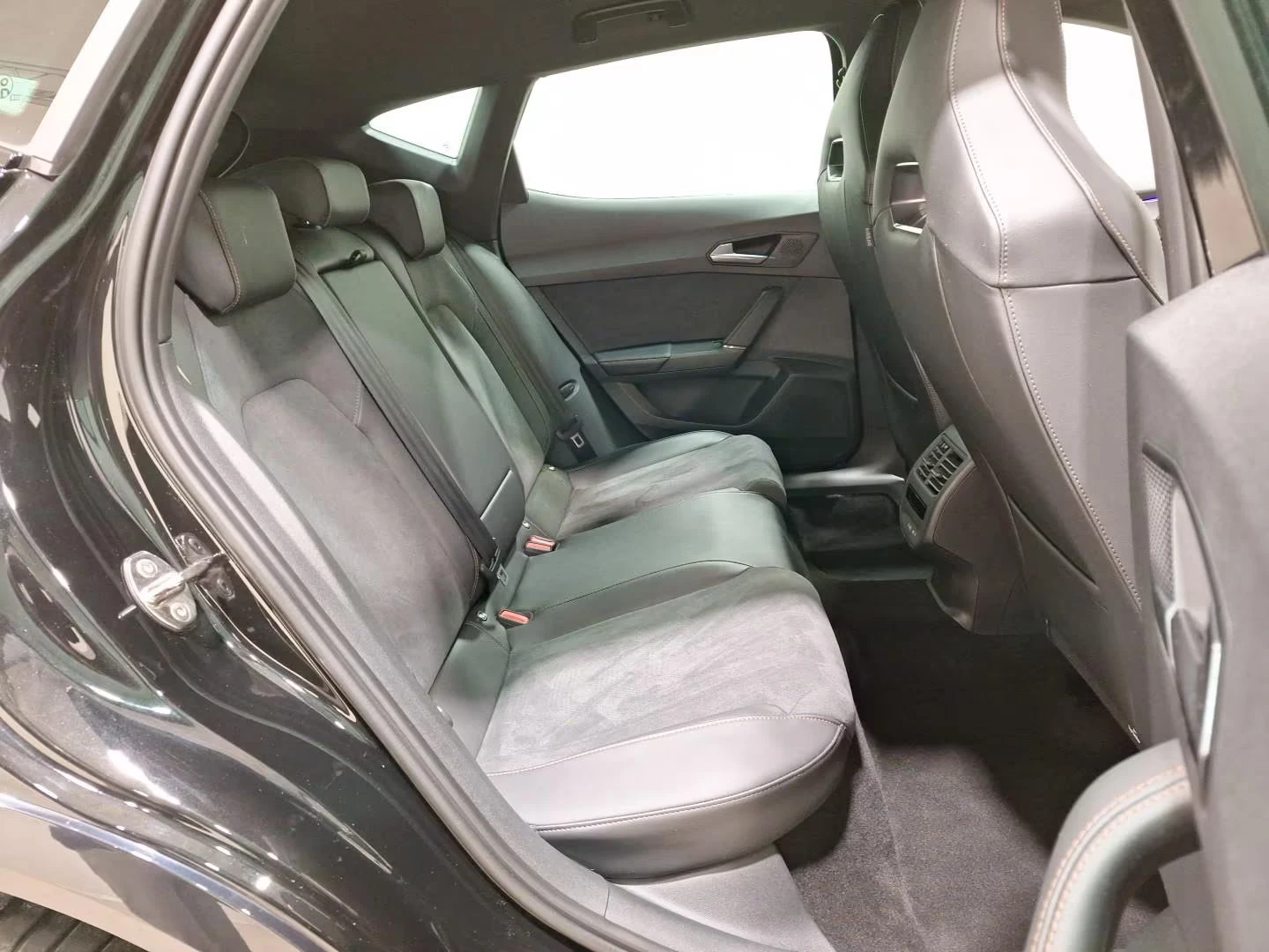 Cupra Formentor 2.0TSI/333HP/VZ/DSG/360/SENNHEISER/MEMO/942g, снимка 14 - Автомобили и джипове - 53894308