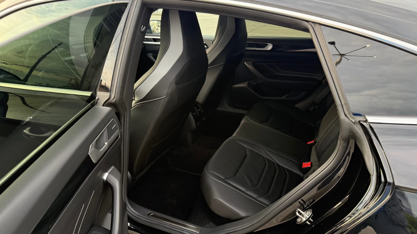 VW Arteon R-LINE 200PS 4MOTION Harmon Head up Pano, снимка 11 - Автомобили и джипове - 54428821
