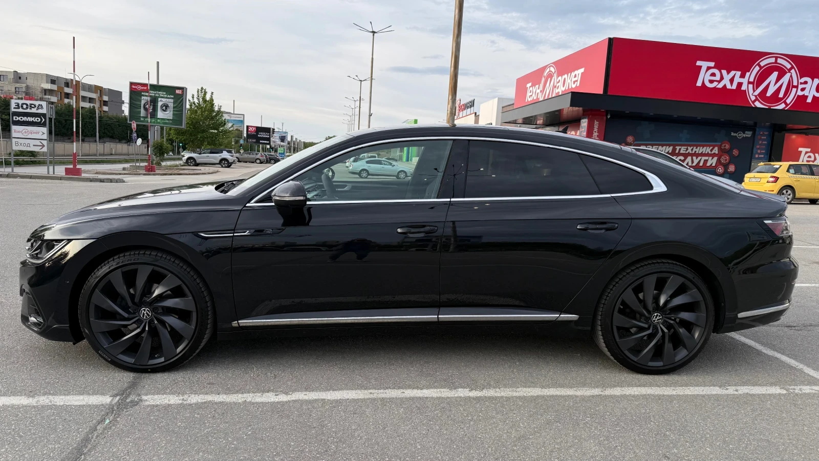 VW Arteon R-LINE 200PS 4MOTION Harmon Head up Pano, снимка 2 - Автомобили и джипове - 54428821