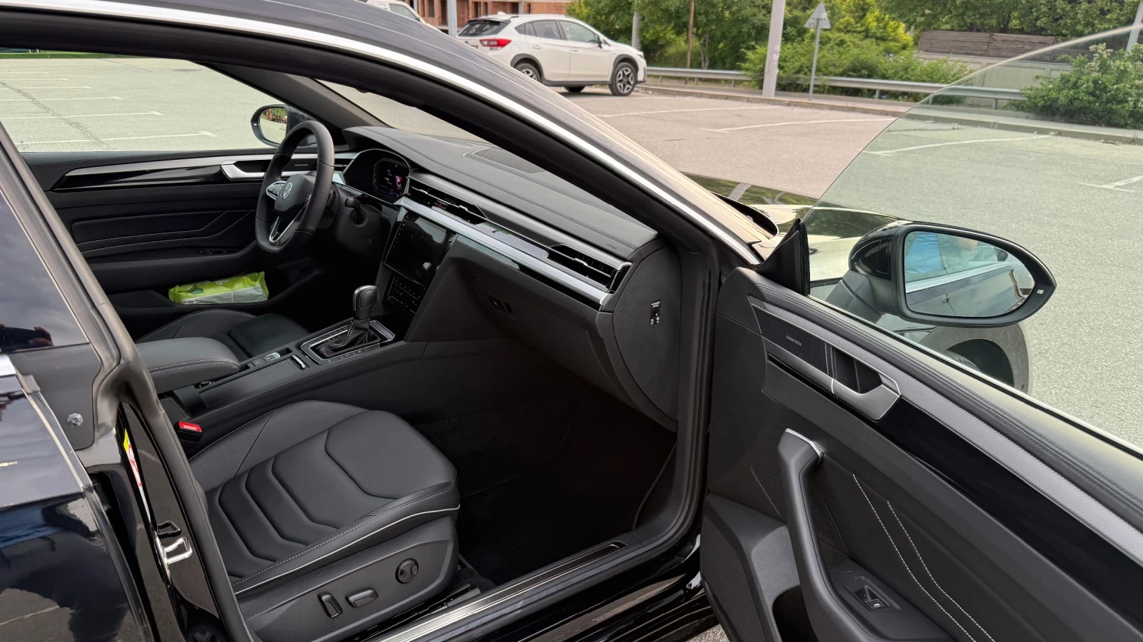 VW Arteon R-LINE 200PS 4MOTION Harmon Head up Pano, снимка 13 - Автомобили и джипове - 54428821