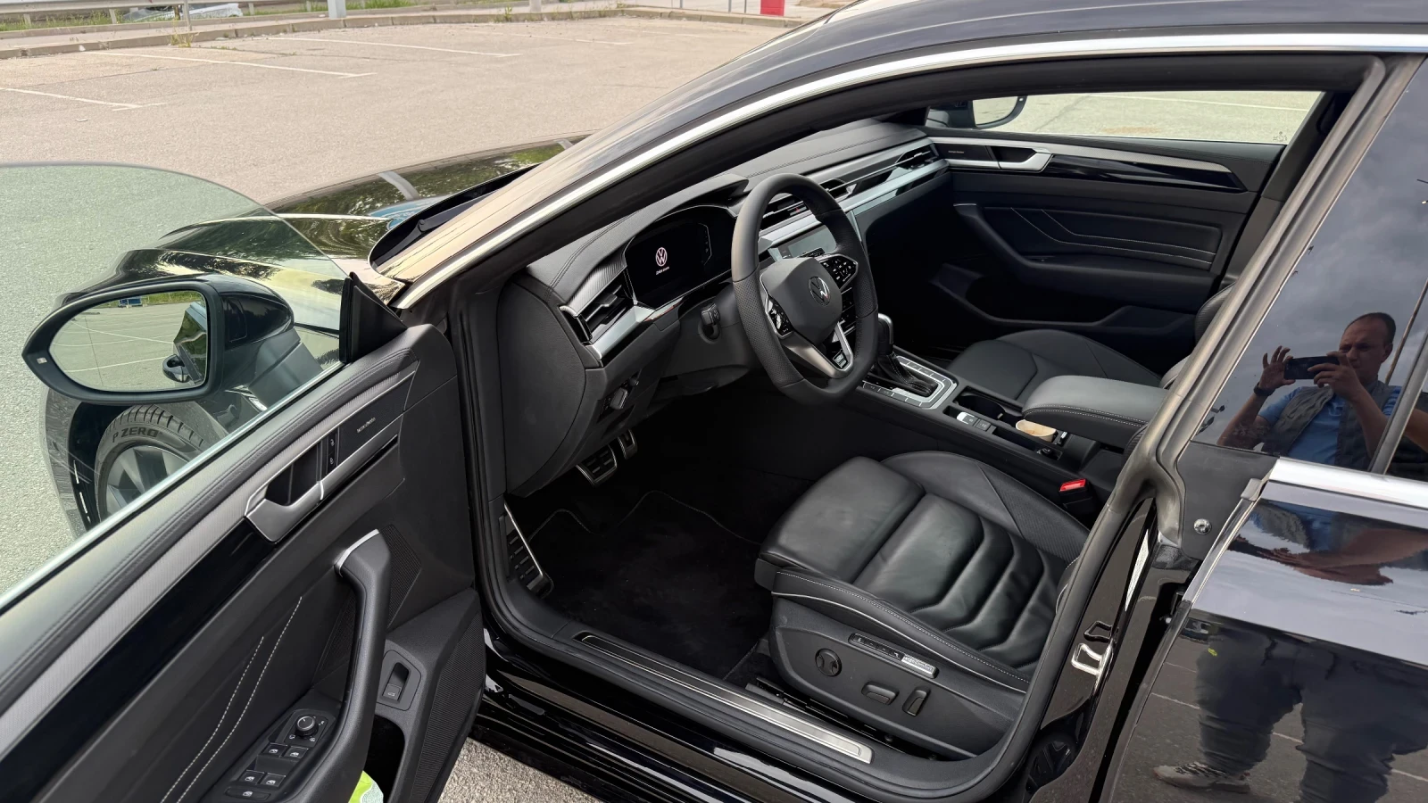 VW Arteon R-LINE 200PS 4MOTION Harmon Head up Pano, снимка 9 - Автомобили и джипове - 54428821