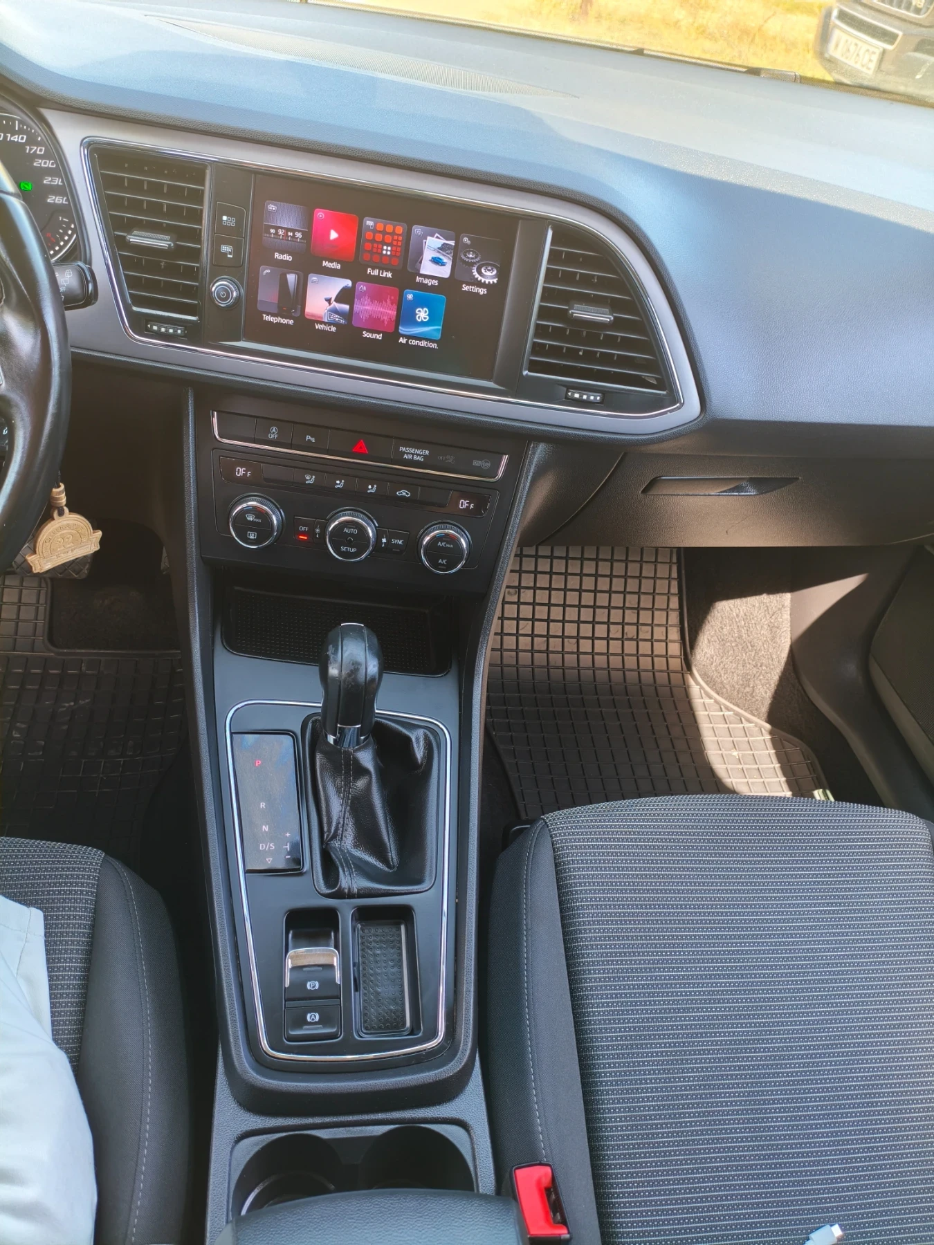 Seat Leon ST 1.5 TGI, снимка 12 - Автомобили и джипове - 54701227