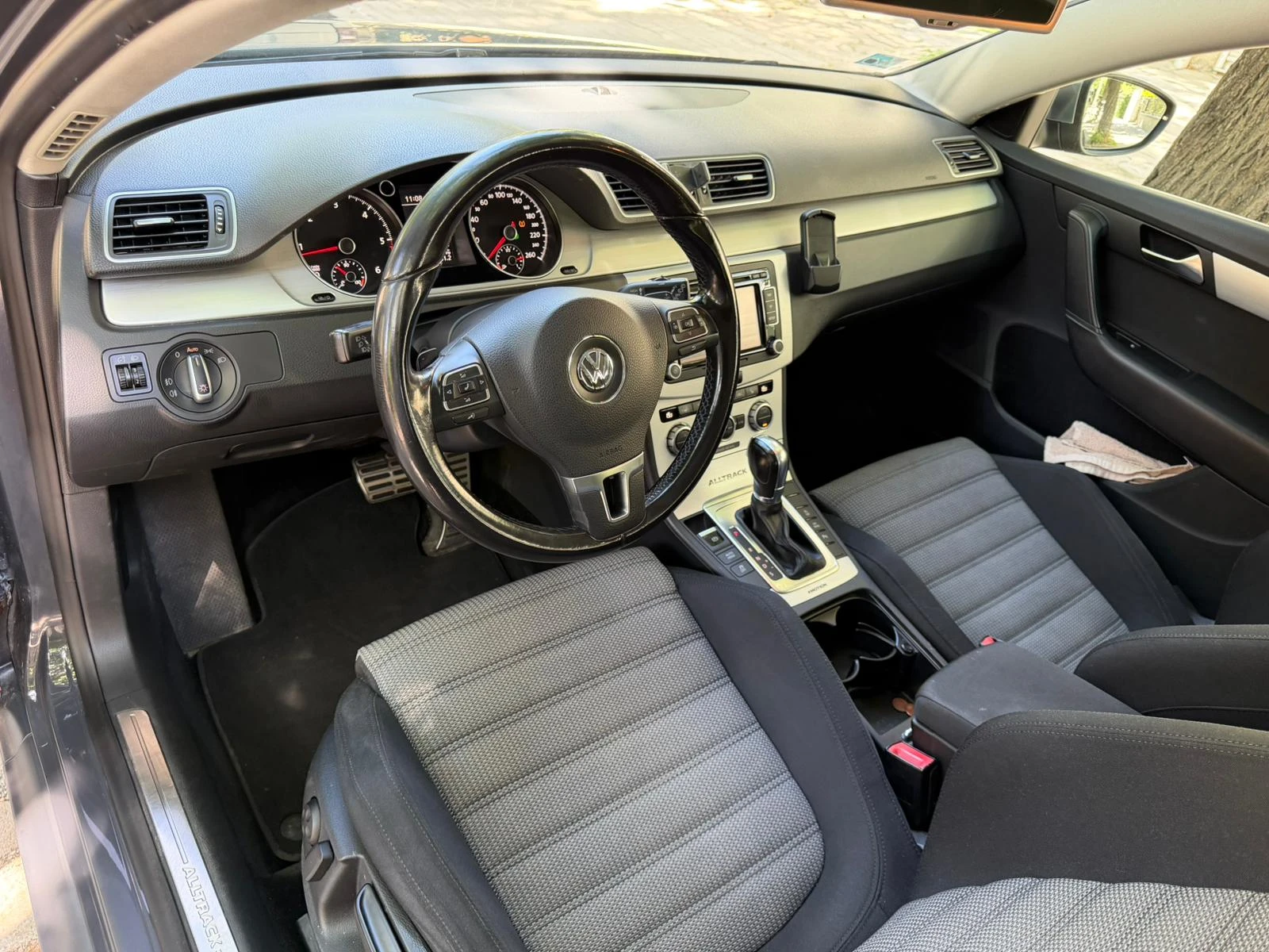 VW Passat 2.0TDI 4MOTION ALLTRACK, снимка 9 - Автомобили и джипове - 54924275