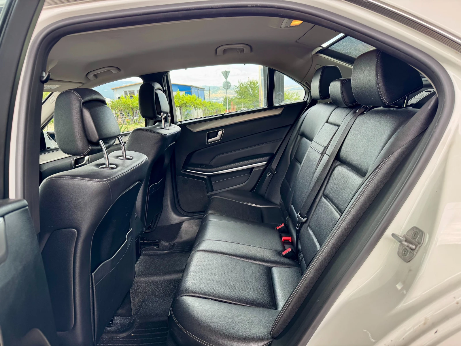 Mercedes-Benz E 220 CDI 9G Facelift, снимка 10 - Автомобили и джипове - 55137188