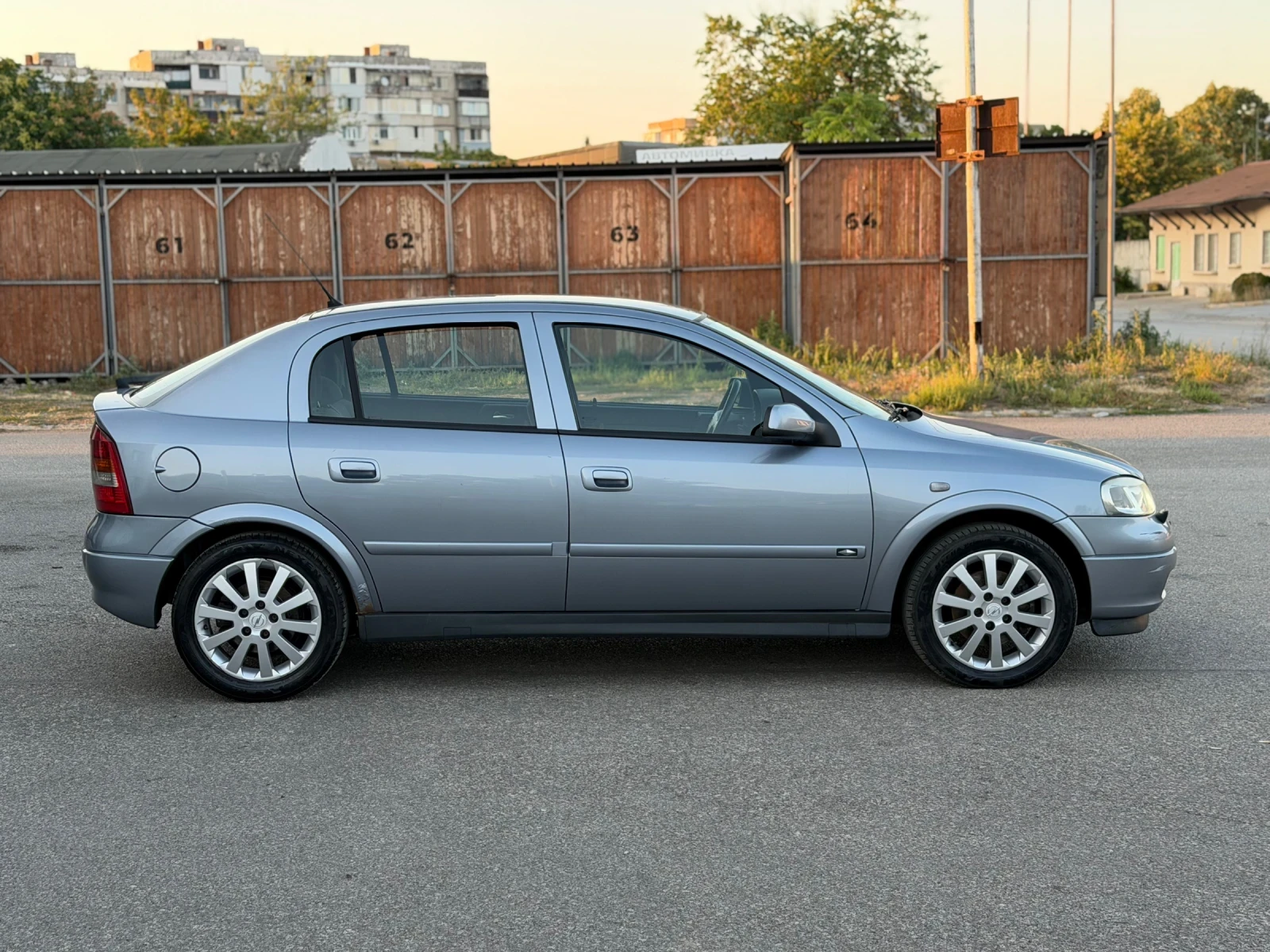 Opel Astra 2.0* DTL* , снимка 4 - Автомобили и джипове - 55679529