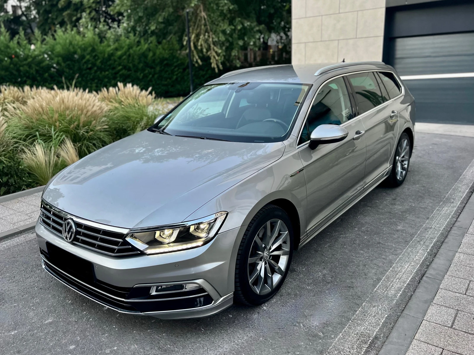 VW Passat 2.0 BiTDI 240к.с. R-LINE 4MOTION 