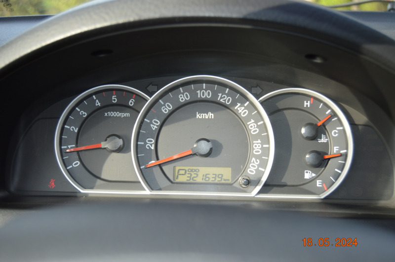 Kia Sorento 2.5 CRDI 170hp, снимка 13 - Автомобили и джипове - 46220424