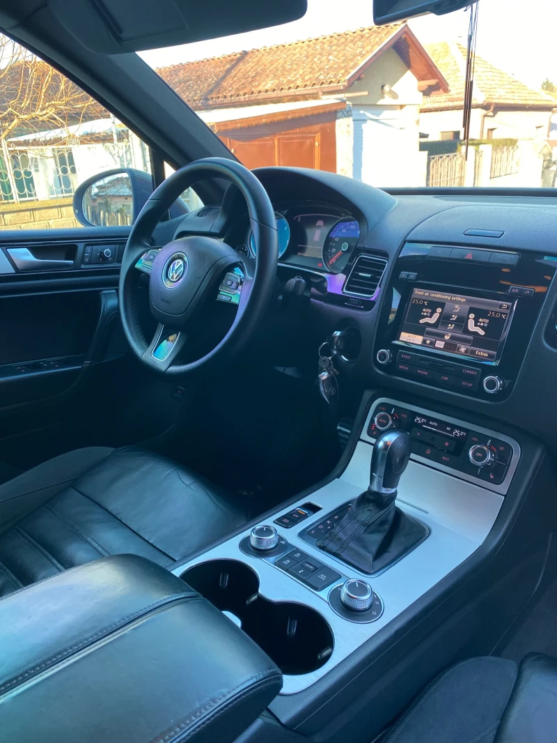 VW Touareg 3.0 Tdi 245 коня, снимка 8 - Автомобили и джипове - 52944326