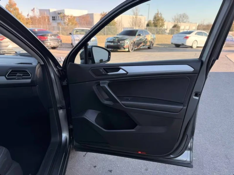 VW Tiguan S, снимка 13 - Автомобили и джипове - 53123633