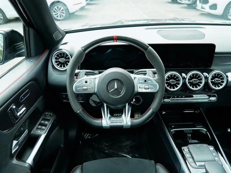 Mercedes-Benz GLB BURMESTER | AMG EXHAUST| NIGHT PKG | CarPlay, снимка 12 - Автомобили и джипове - 56085285