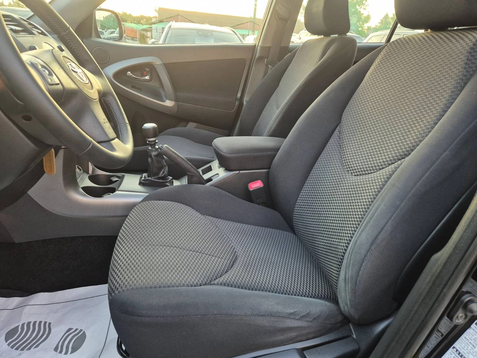 Toyota Rav4 2.2D4D-SOL-4х4-ПЕРФЕКТНА - изображение 7