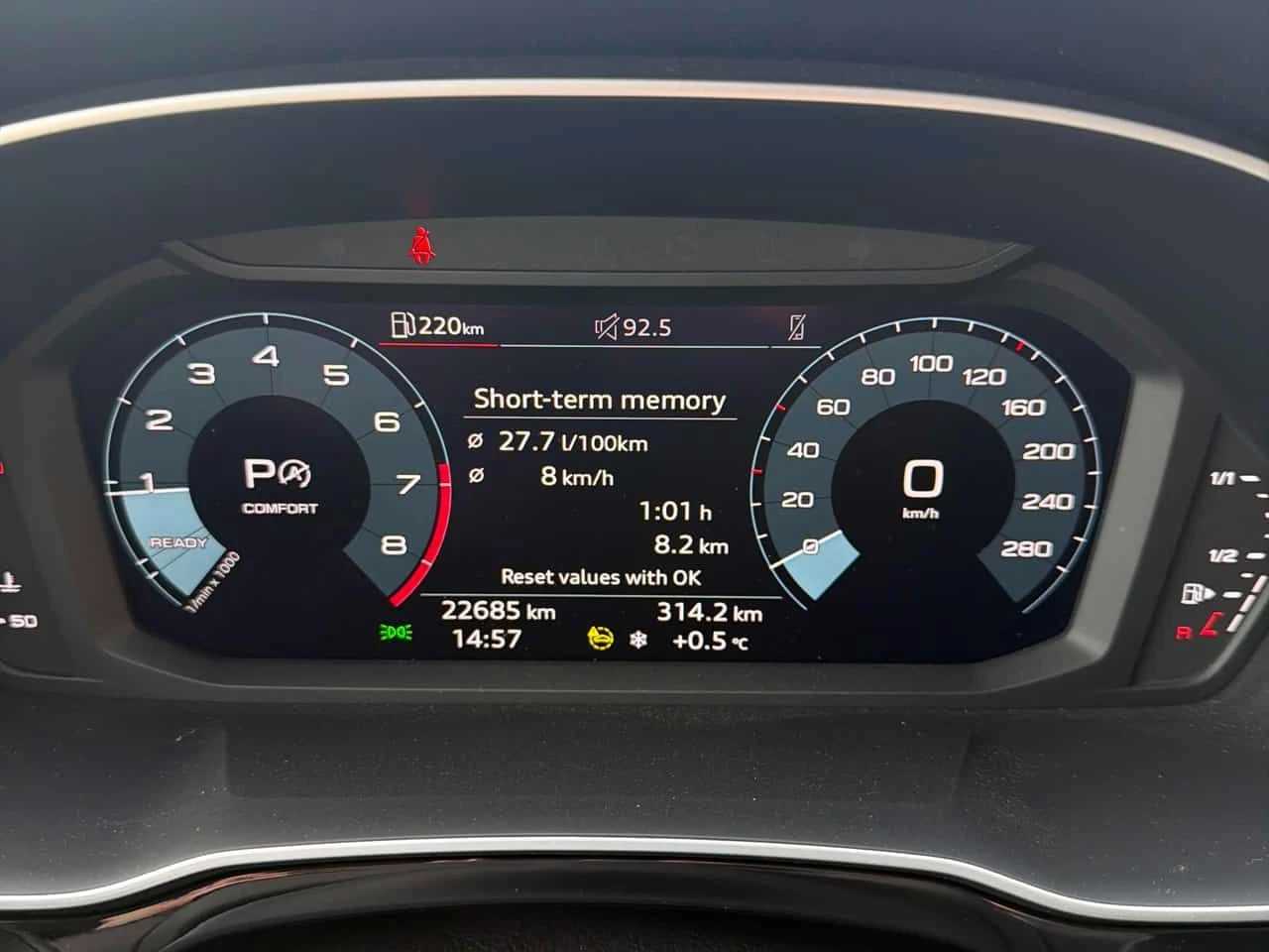 Audi Q3 * Komfort * PANO * ПОДГРЕВ * КАМЕРА, снимка 8 - Автомобили и джипове - 53740523