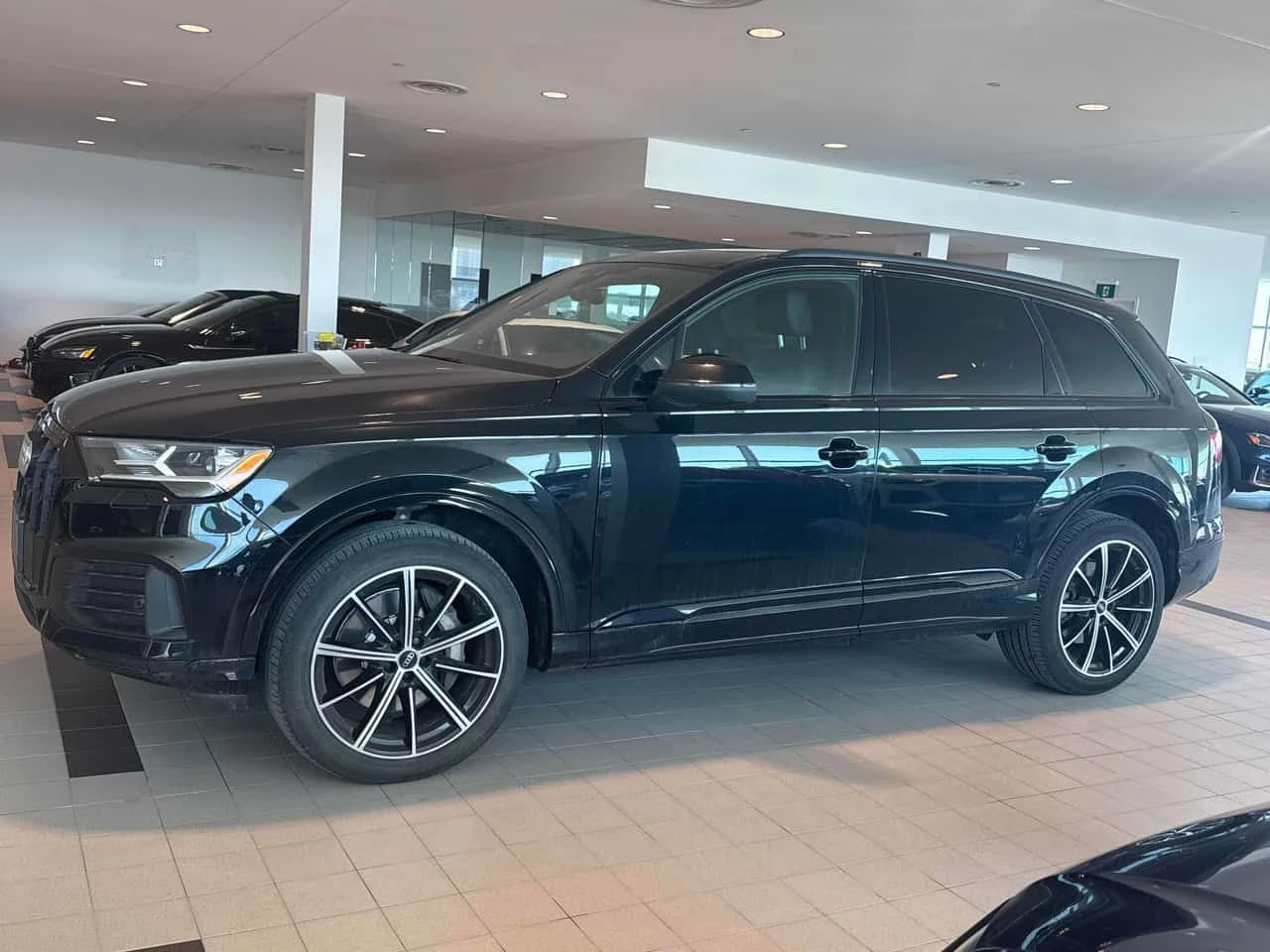 Audi Q7 * Komfort * PANO * 360 * CARFAX, снимка 2 - Автомобили и джипове - 54006113