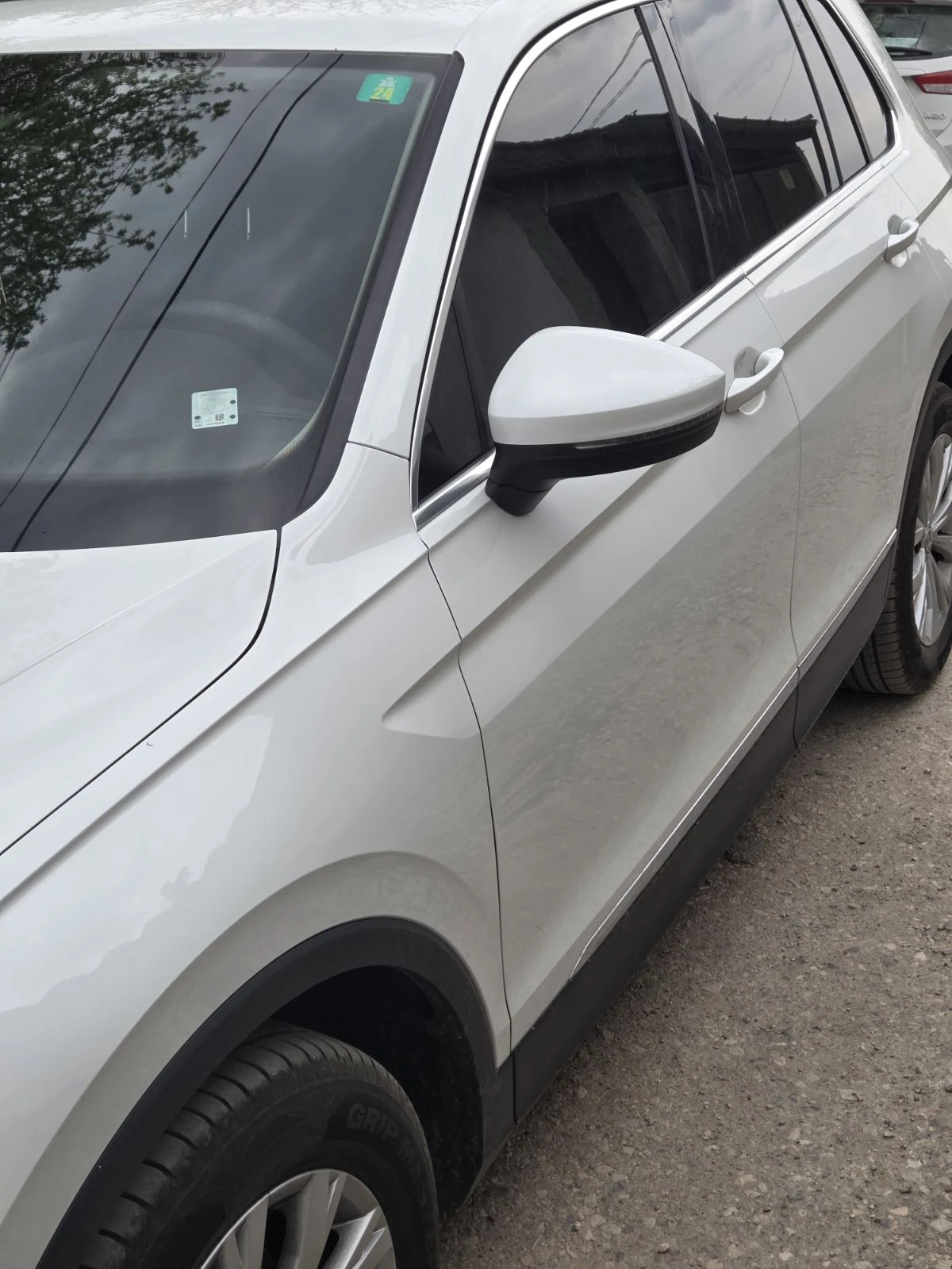 VW Tiguan 2.0-TDI* 4motion* ful, снимка 8 - Автомобили и джипове - 54360010