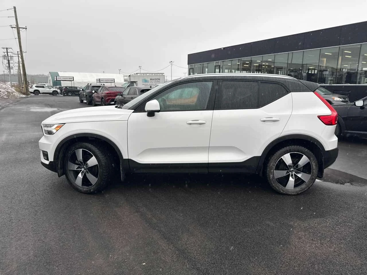 Volvo XC40 T5 Momentum| ПОДГРЕВИ| 2 КЛЮЧА| БЕЗ УДАРИ| CARFAX, снимка 3 - Автомобили и джипове - 54545942