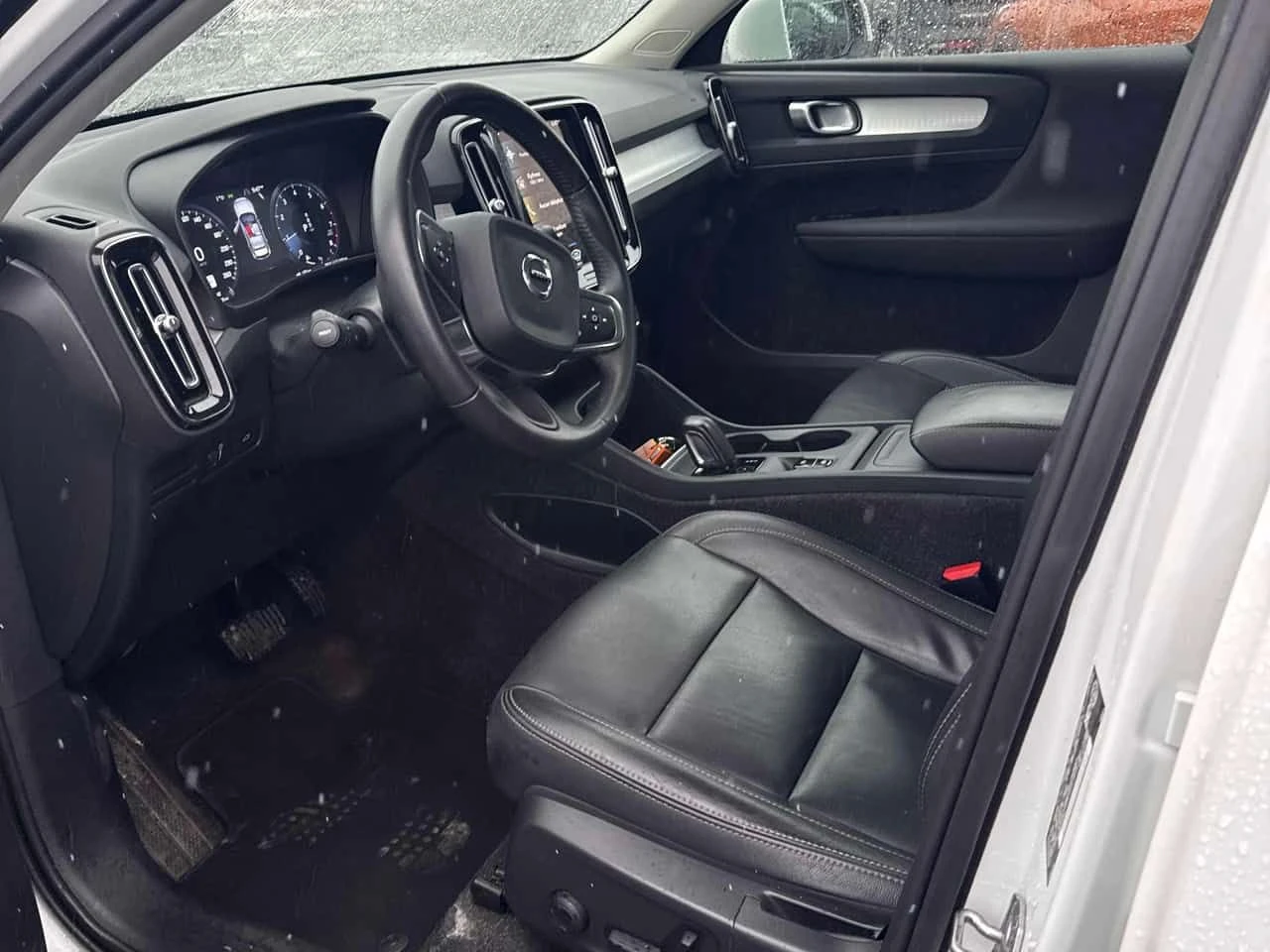 Volvo XC40 T5 Momentum| ПОДГРЕВИ| 2 КЛЮЧА| БЕЗ УДАРИ| CARFAX, снимка 7 - Автомобили и джипове - 54545942