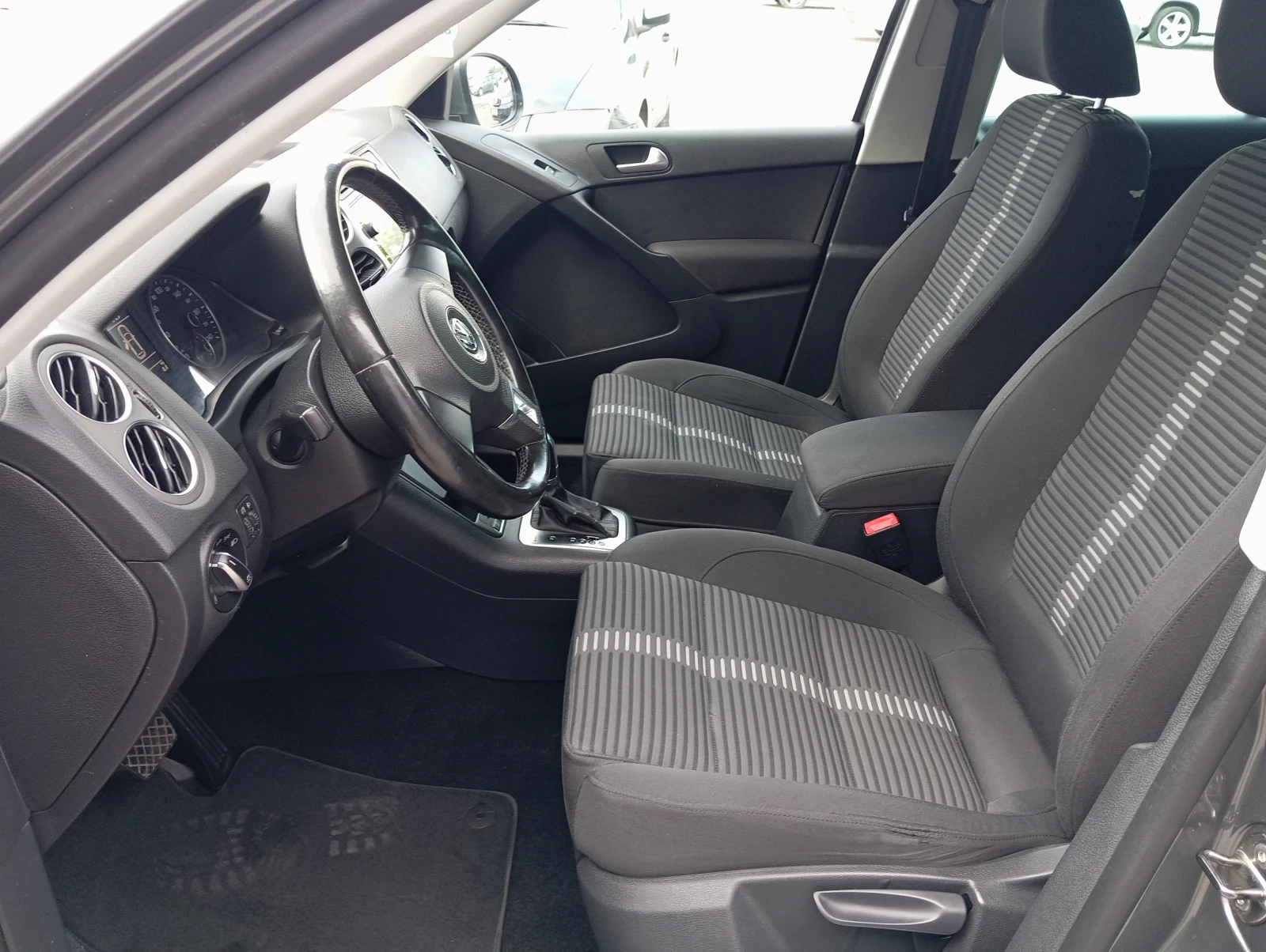 VW Tiguan 2.0TDI 4 motion automat, снимка 7 - Автомобили и джипове - 54753298