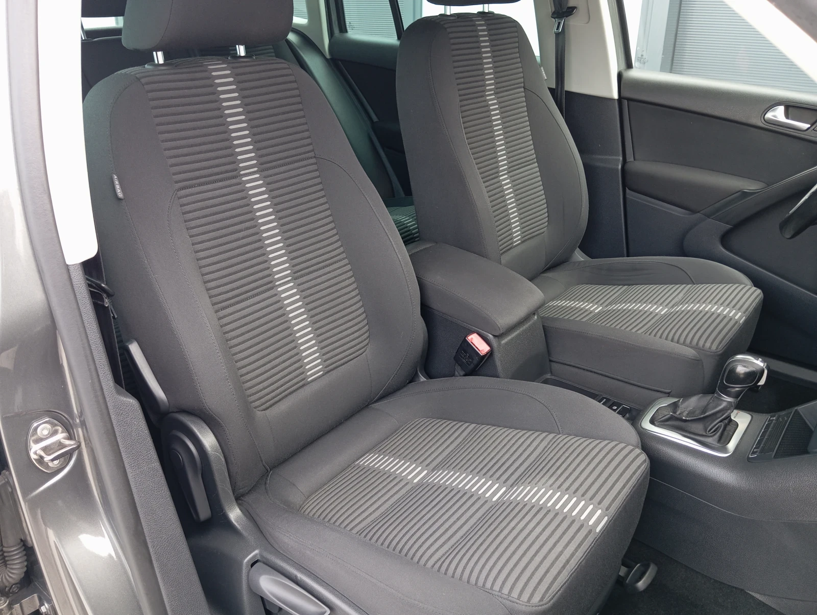 VW Tiguan 2.0TDI 4 motion automat, снимка 9 - Автомобили и джипове - 54753298