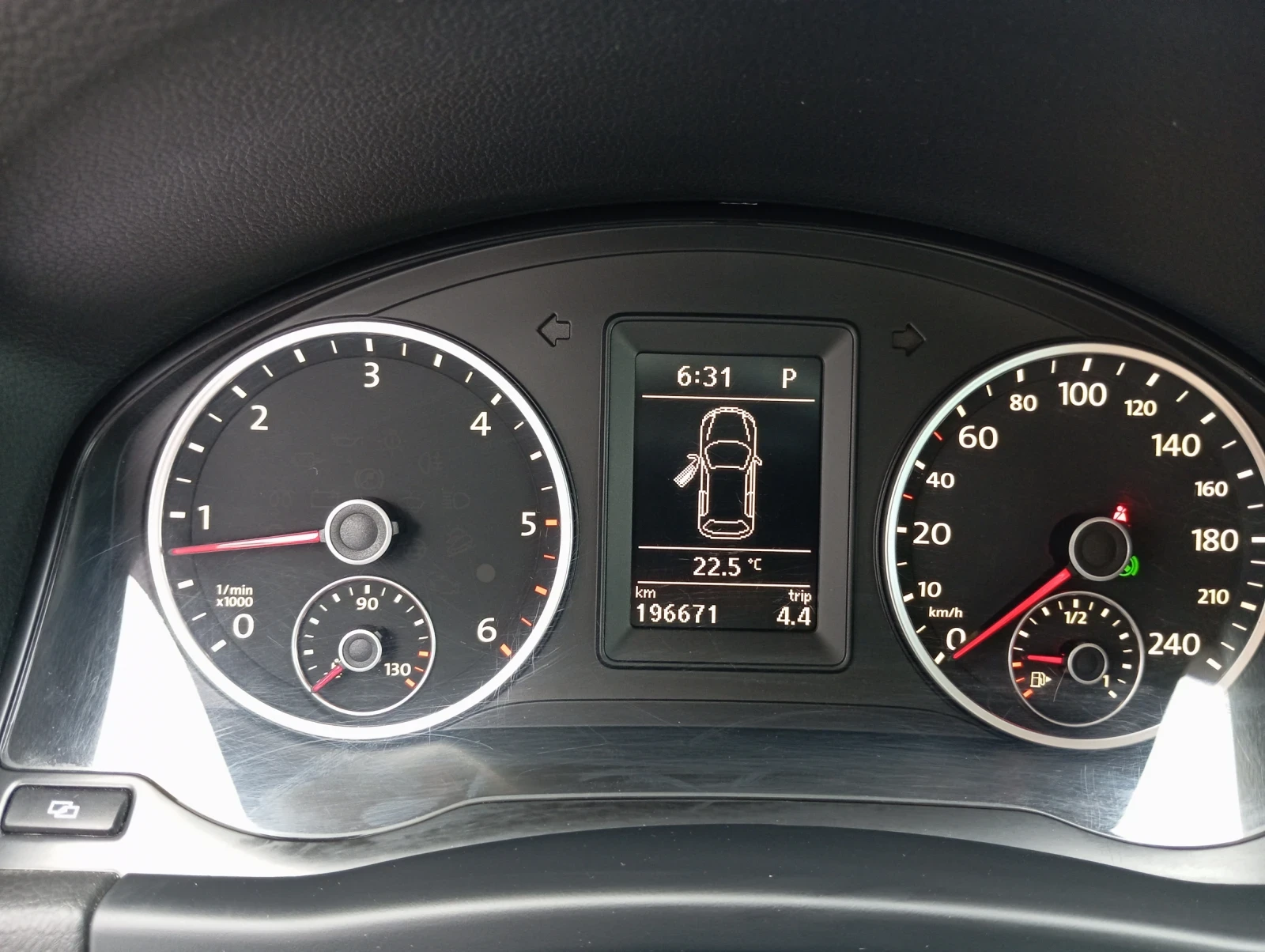 VW Tiguan 2.0TDI 4 motion automat, снимка 12 - Автомобили и джипове - 54753298