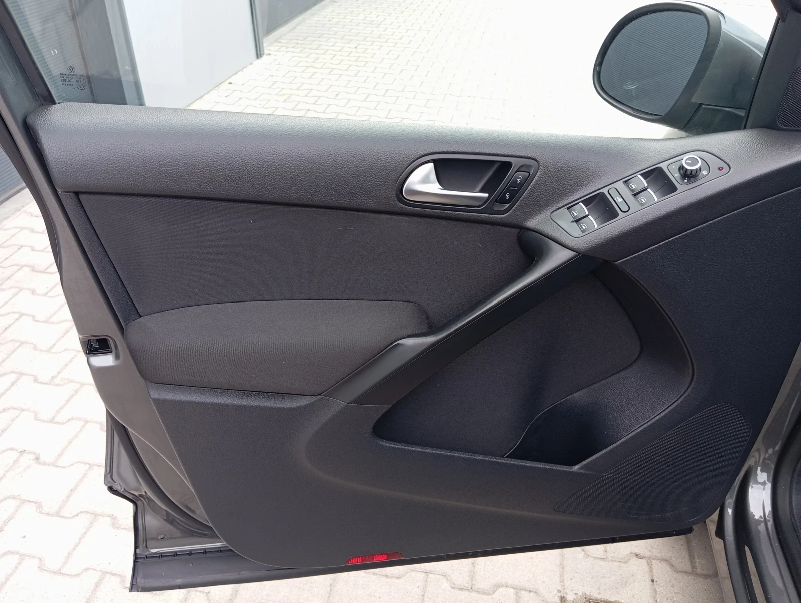 VW Tiguan 2.0TDI 4 motion automat, снимка 8 - Автомобили и джипове - 54753298