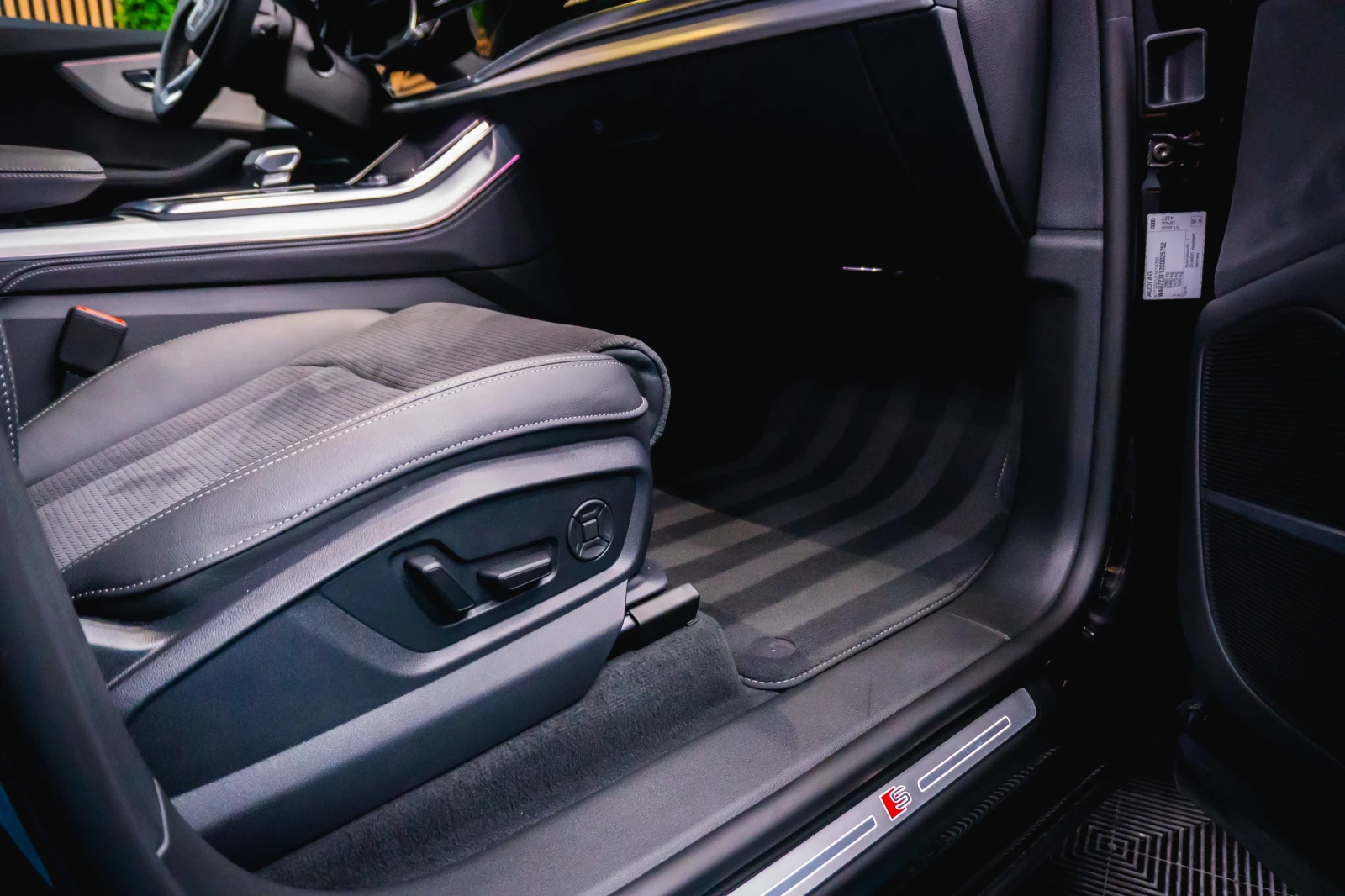 Audi Q8 50 TDI quattro S line | 14 000 км, снимка 13 - Автомобили и джипове - 56258723