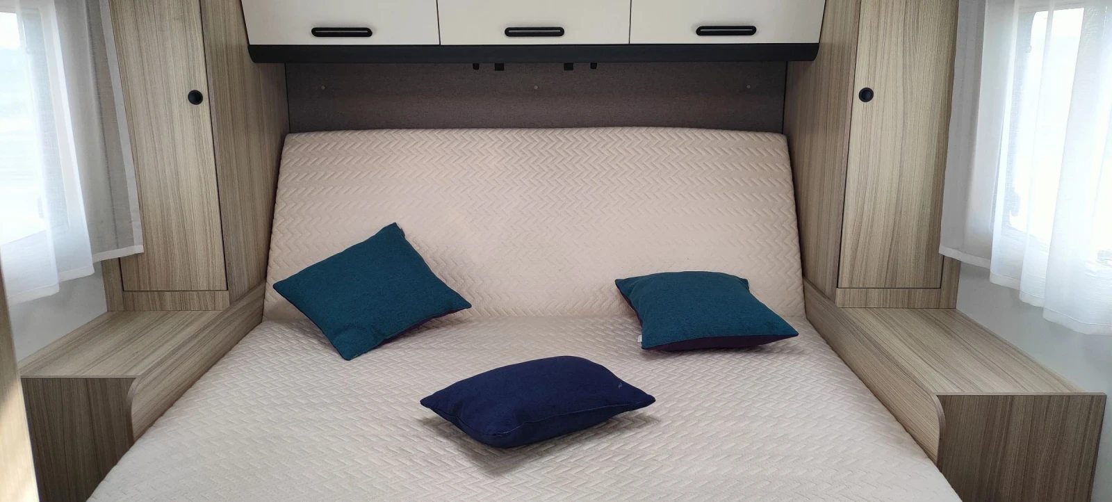 Кемпер Adria Sunliving S72 DC, снимка 8 - Каравани и кемпери - 54691174