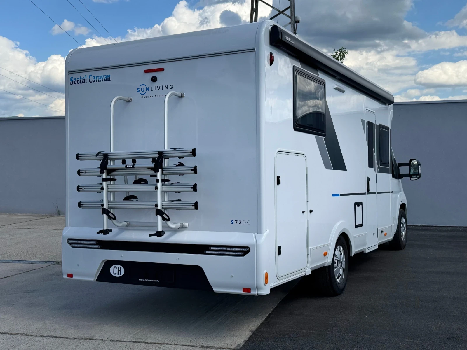 Кемпер Adria Sunliving S72 DC Automatic , снимка 6 - Каравани и кемпери - 54691174