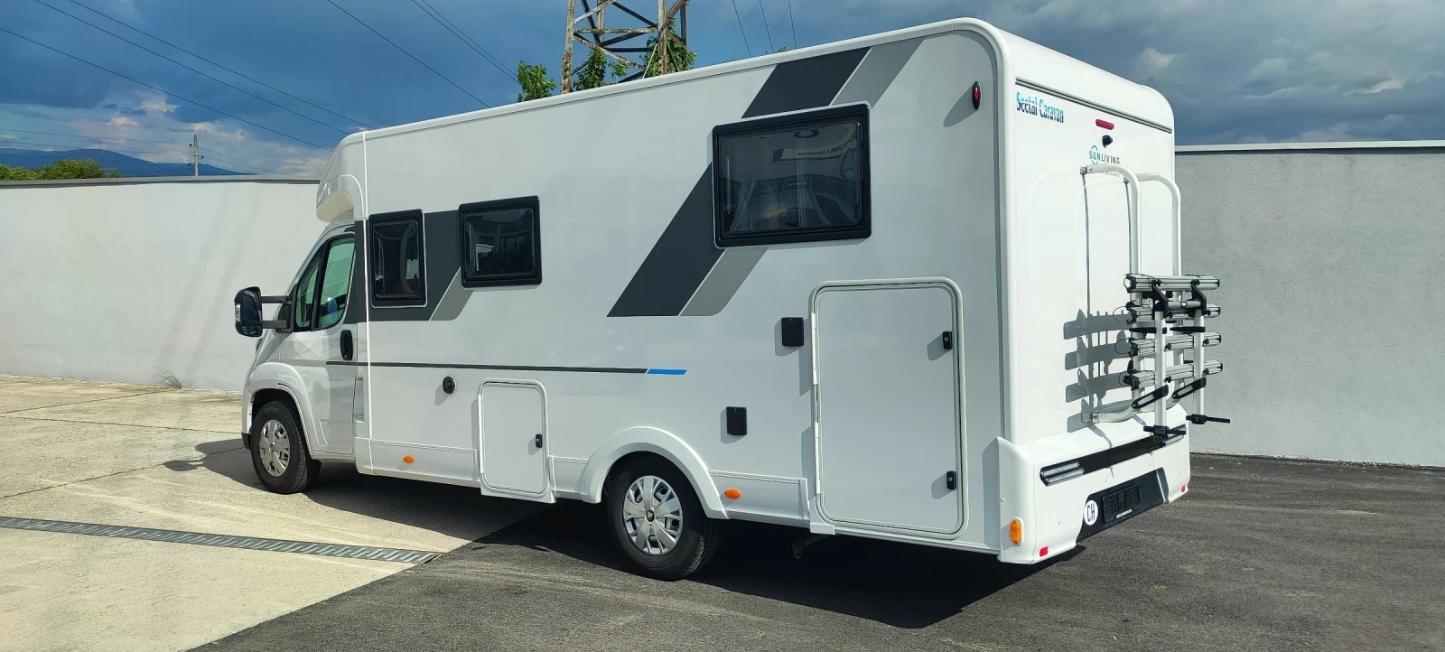 Кемпер Adria Sunliving S72 DC, снимка 4 - Каравани и кемпери - 54691174