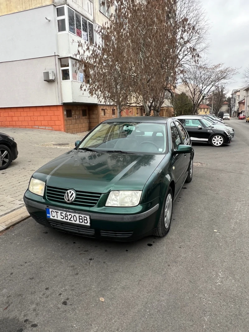 VW Bora 1.6i, снимка 1 - Автомобили и джипове - 49107779