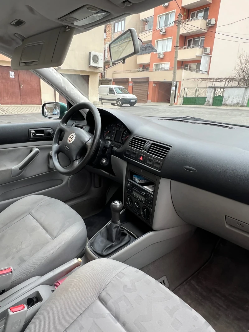 VW Bora 1.6i, снимка 8 - Автомобили и джипове - 48165628