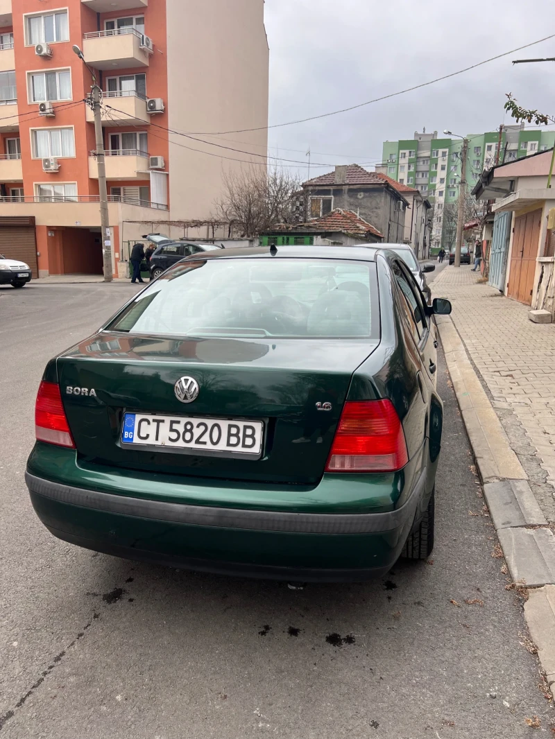 VW Bora 1.6i, снимка 2 - Автомобили и джипове - 49107779