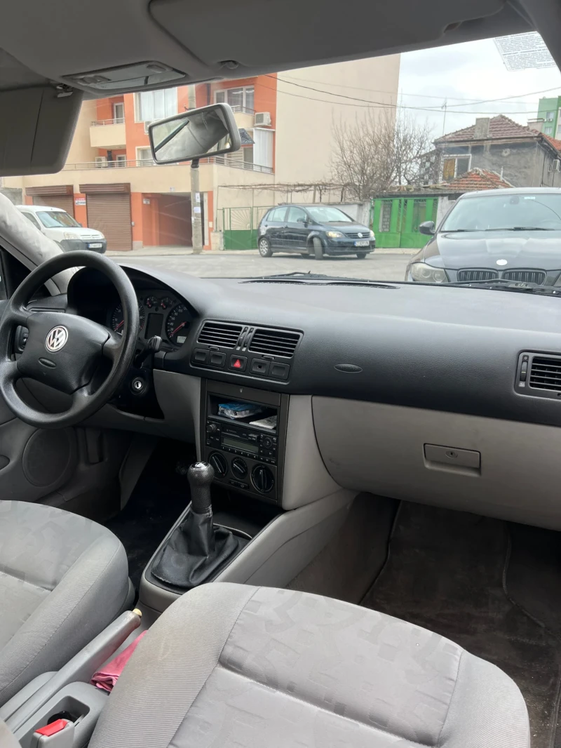 VW Bora 1.6i, снимка 6 - Автомобили и джипове - 49107779