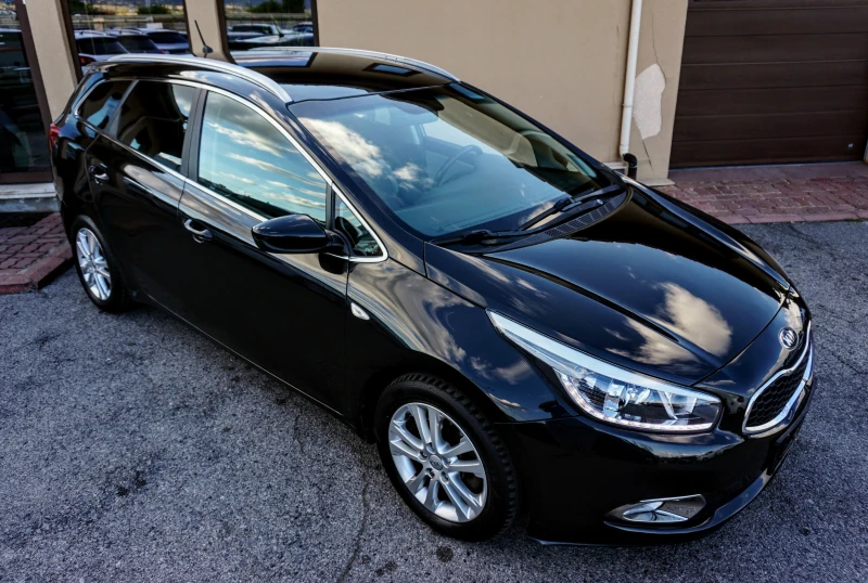 Kia Ceed SW 1.6CRDI CLASS, снимка 2 - Автомобили и джипове - 48196886