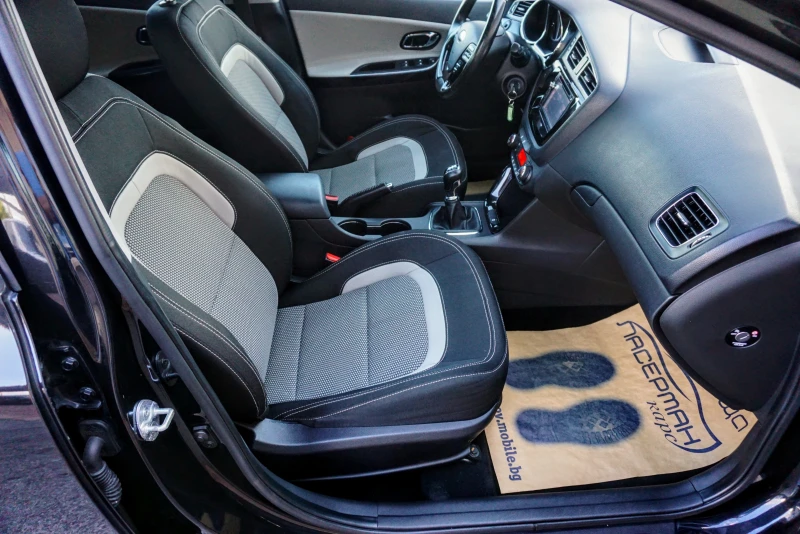 Kia Ceed SW 1.6CRDI CLASS, снимка 9 - Автомобили и джипове - 48196886