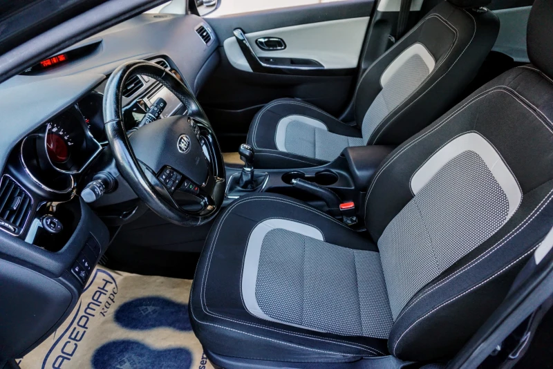 Kia Ceed SW 1.6CRDI CLASS, снимка 5 - Автомобили и джипове - 48196886
